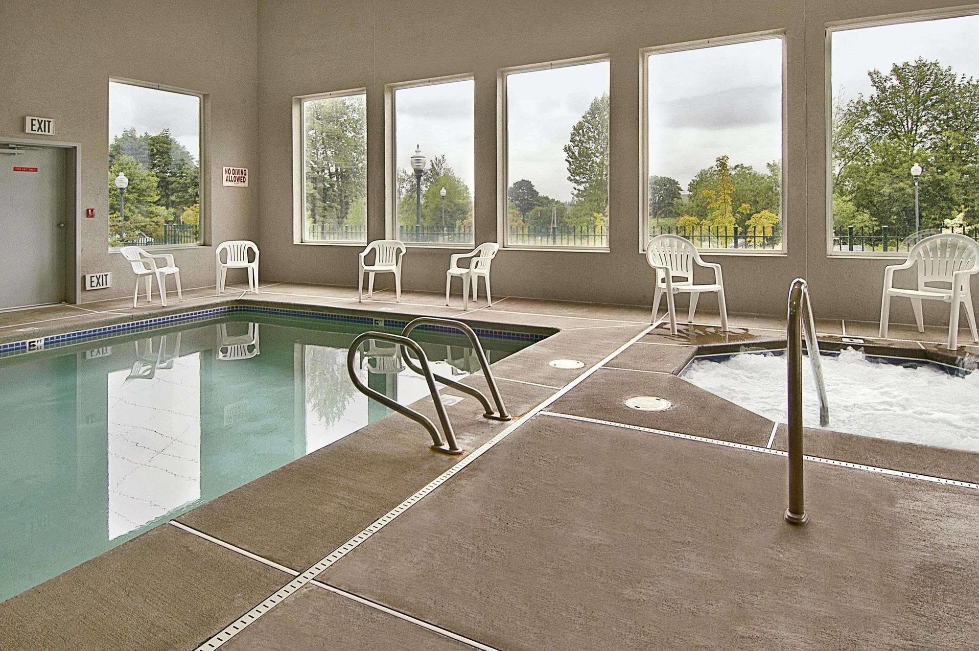 Super 8 By Wyndham Corvallis Extérieur photo